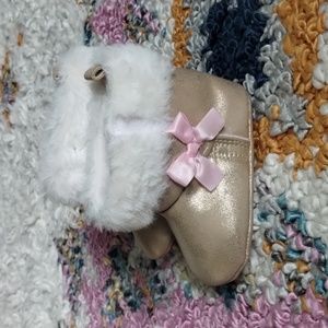 Baby girls 3-6 months furry gold boots
